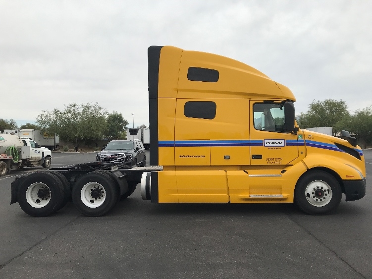 2022 Volvo VNL 760 in Tucson, AZ — photo 8