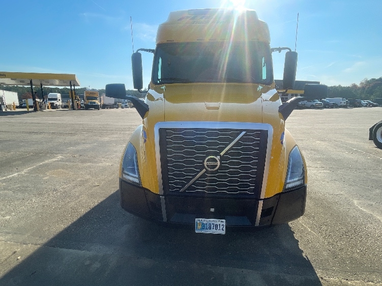 2022 Volvo VNL 760 in Tacoma, WA — photo 2