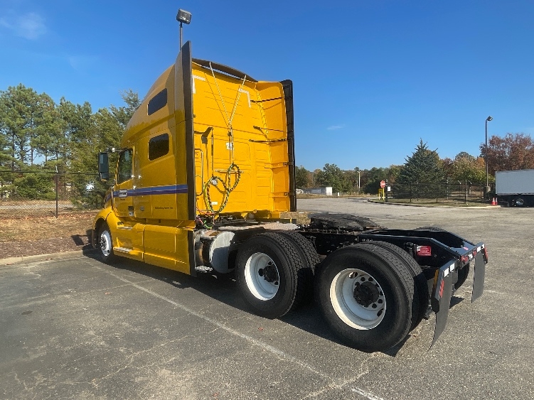 2022 Volvo VNL 760 in Tacoma, WA — photo 5