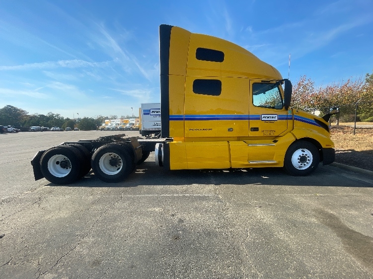 2022 Volvo VNL 760 in Tacoma, WA — photo 8