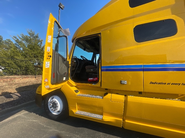 2022 Volvo VNL 760 in Tacoma, WA — photo 9
