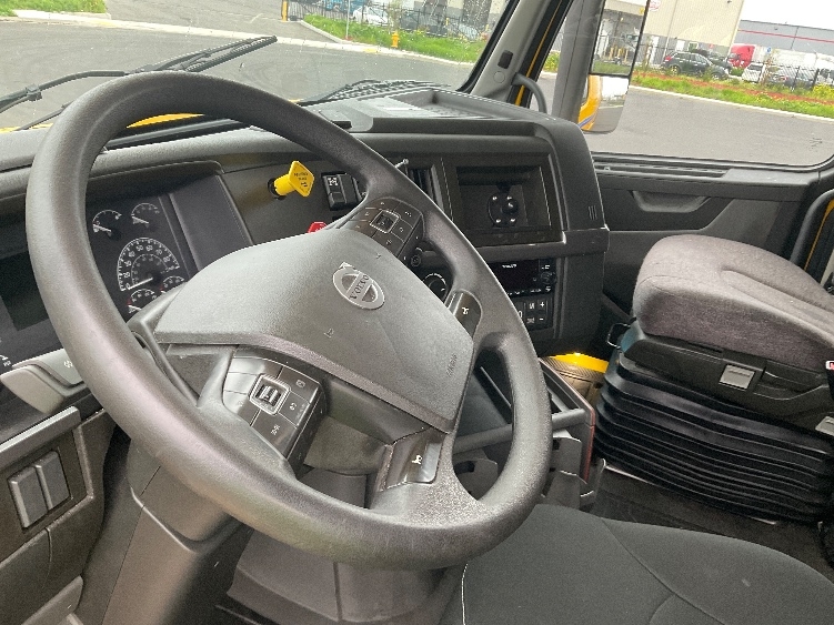 2022 Volvo VNL 760 in Stockton, CA — photo 10