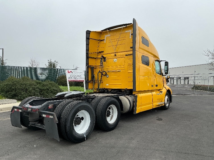 2022 Volvo VNL 760 in Stockton, CA — photo 7