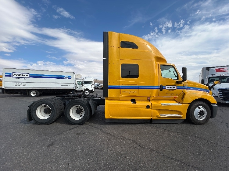 2022 International LT in El Paso, TX — photo 8