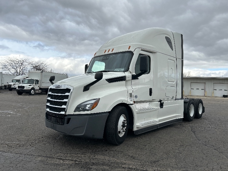 2021 Freightliner Cascadia in Indianapolis, IN — photo 3