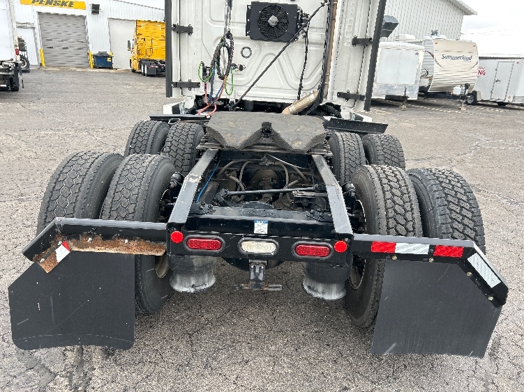 2021 Freightliner Cascadia in Indianapolis, IN — photo 6