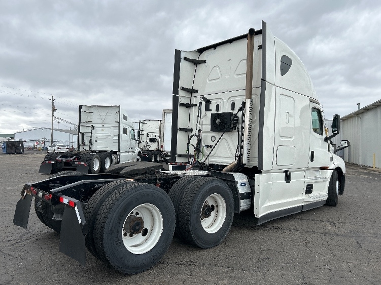 2021 Freightliner Cascadia in Indianapolis, IN — photo 7