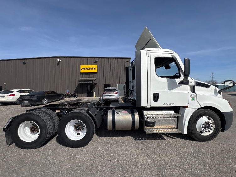 2022 Freightliner Cascadia in Omaha, NE — photo 8