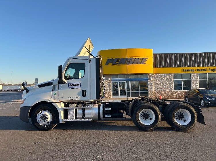 2022 Freightliner Cascadia in Wichita, KS — photo 4