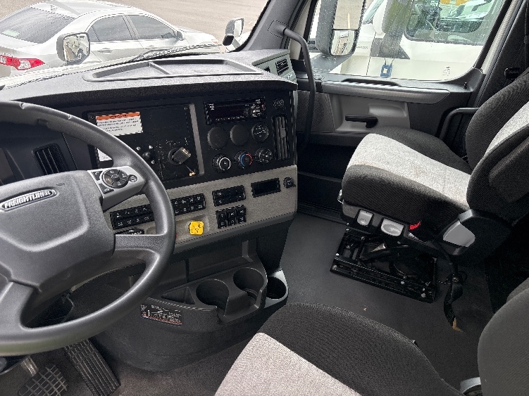 2022 Freightliner Cascadia in Salt Lake City, UT — photo 10