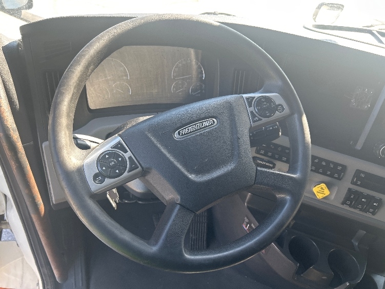 2021 Freightliner Cascadia in Las Vegas, NV — photo 10