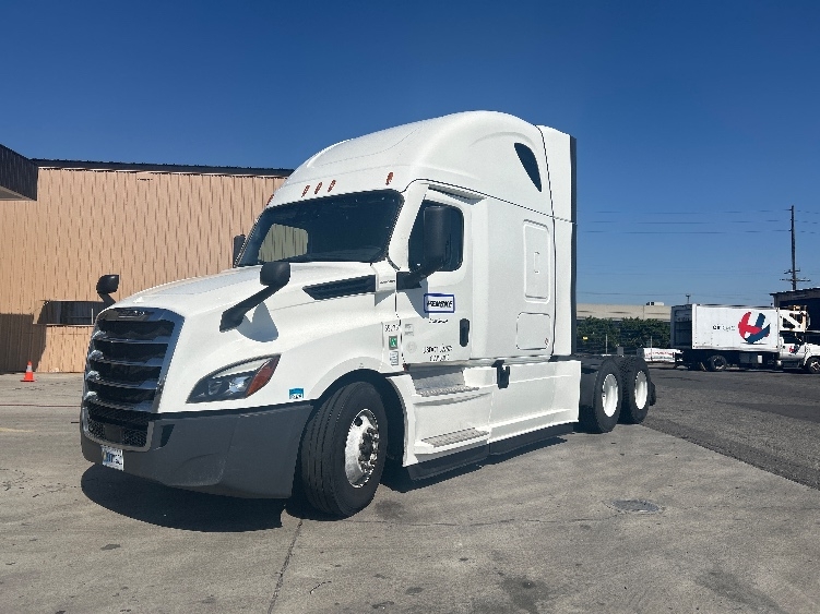 2021 Freightliner Cascadia in Las Vegas, NV — photo 3