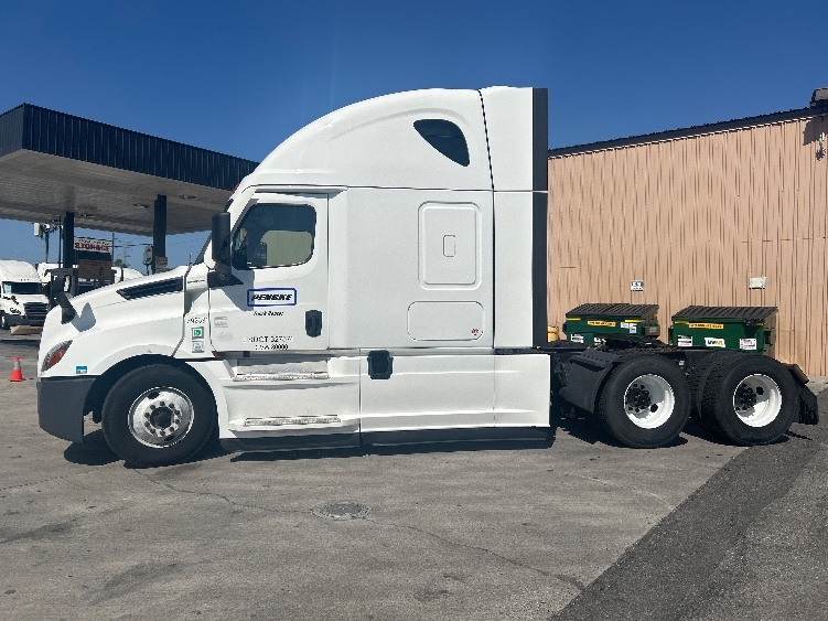 2021 Freightliner Cascadia in Las Vegas, NV — photo 4