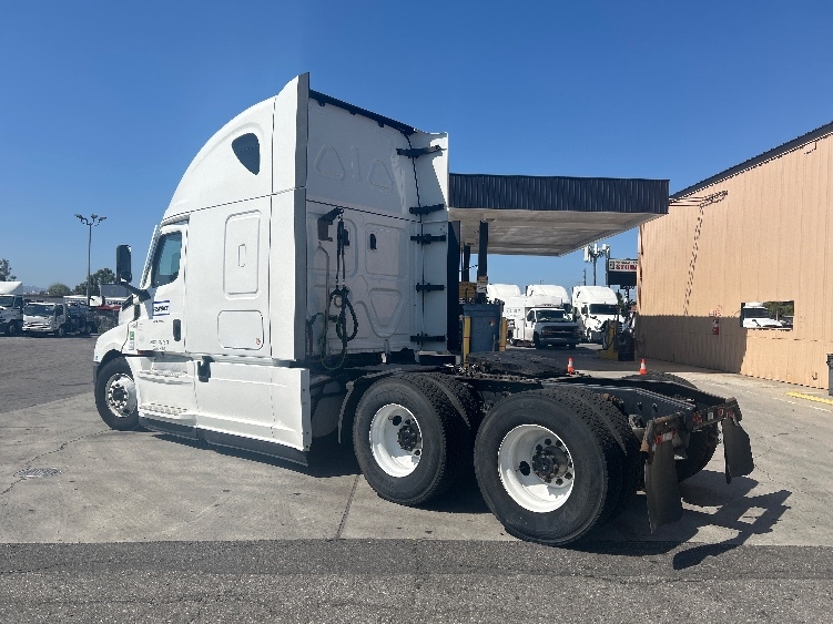 2021 Freightliner Cascadia in Las Vegas, NV — photo 5