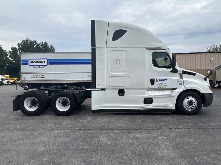 2022 Freightliner Cascadia in Salem, VA — photo 8