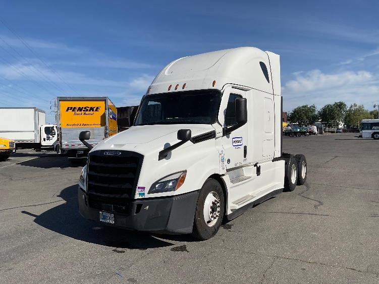 2022 Freightliner Cascadia in Ventura, CA — photo 3