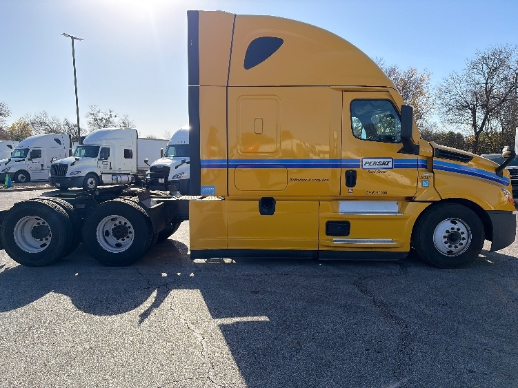 2022 Freightliner in San Antonio, TX — photo 8