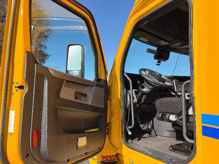 2022 Freightliner in San Antonio, TX — photo 9