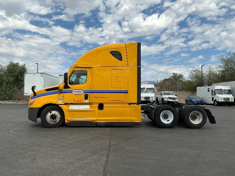 2022 Freightliner Cascadia in Phoenix, AZ — photo 4