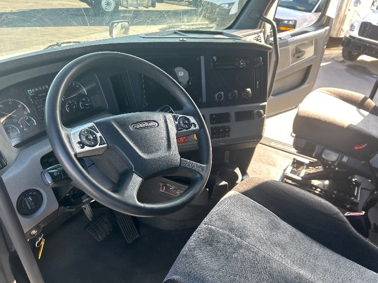 2021 Freightliner Cascadia in West Valley City, UT — photo 10