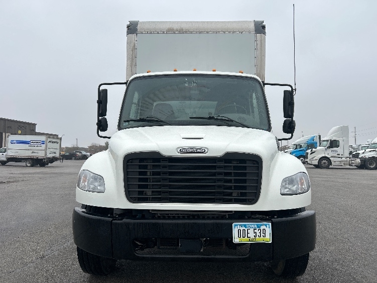 2022 Freightliner M2 106 in Davenport, IA — photo 2
