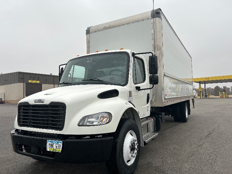 2022 Freightliner M2 106 in Davenport, IA — photo 3