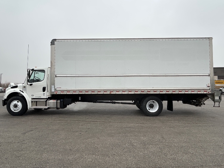 2022 Freightliner M2 106 in Davenport, IA — photo 4