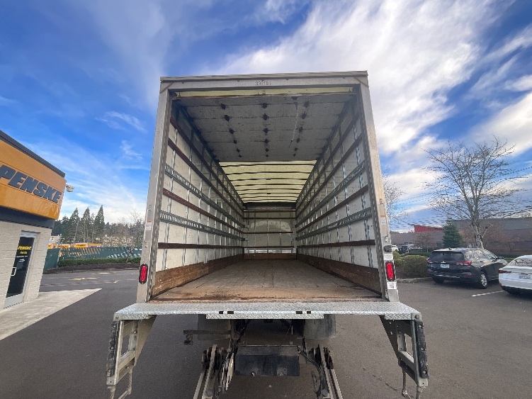 2022 Freightliner M2 106 in Clackamas, OR — photo 8