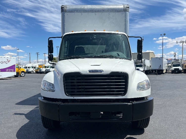 2022 Freightliner M2 106 in Phoenix, AZ — photo 2