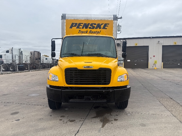 2022 Freightliner M2 106 in Dallas, TX — photo 2