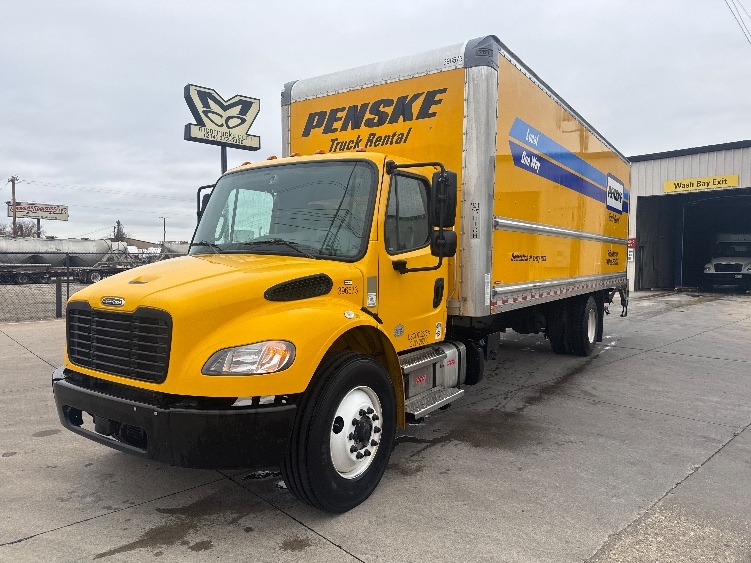 2022 Freightliner M2 106 in Dallas, TX — photo 3