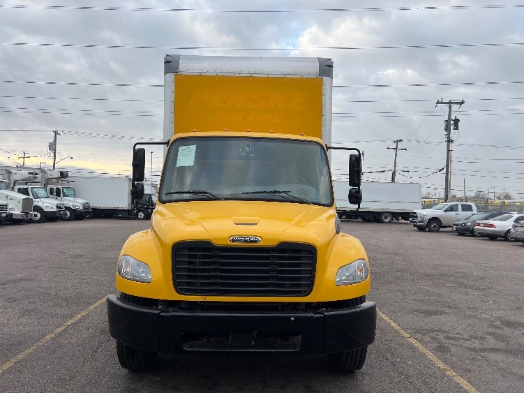 2022 Freightliner M2 106 in Dallas, TX — photo 2