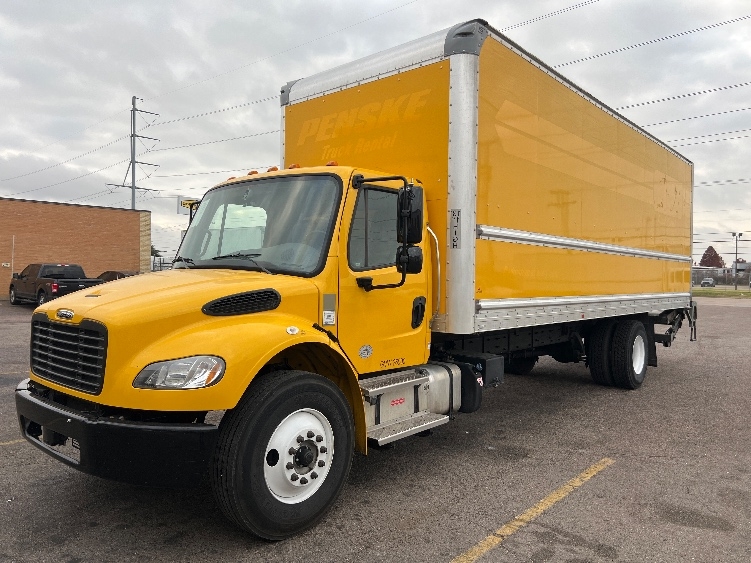2022 Freightliner M2 106 in Dallas, TX — photo 3