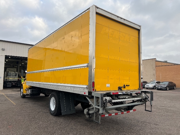 2022 Freightliner M2 106 in Dallas, TX — photo 6