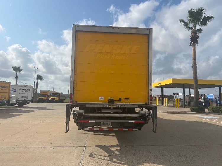 2022 Freightliner M2 106 in San Antonio, TX — photo 7