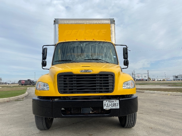 2022 Freightliner M2 106 in San Antonio, TX — photo 2