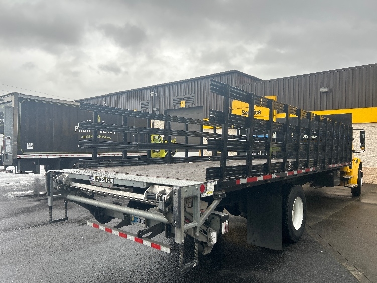 2022 Freightliner M2 106 in Portland, OR — photo 10