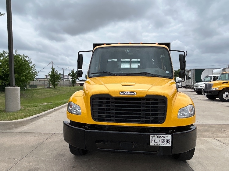 2022 Freightliner M2 106 in Arlington, TX — photo 2