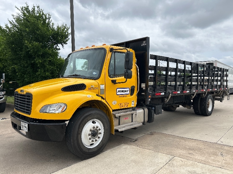 2022 Freightliner M2 106 in Arlington, TX — photo 3