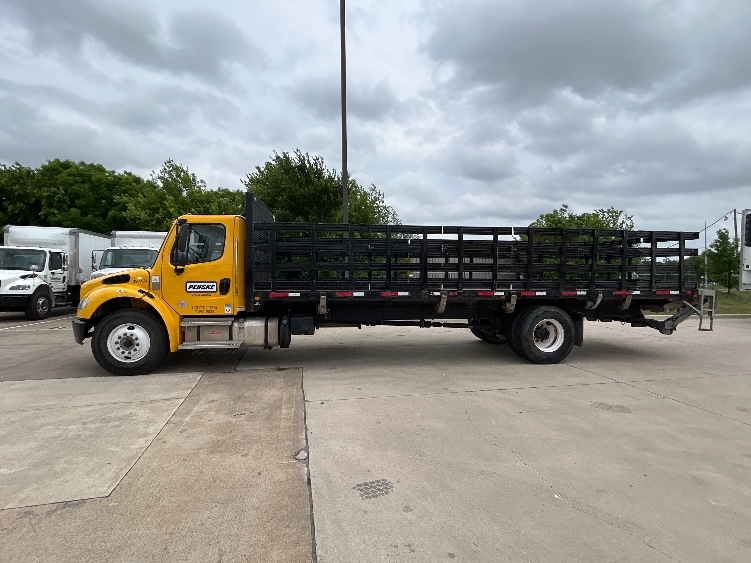 2022 Freightliner M2 106 in Arlington, TX — photo 4