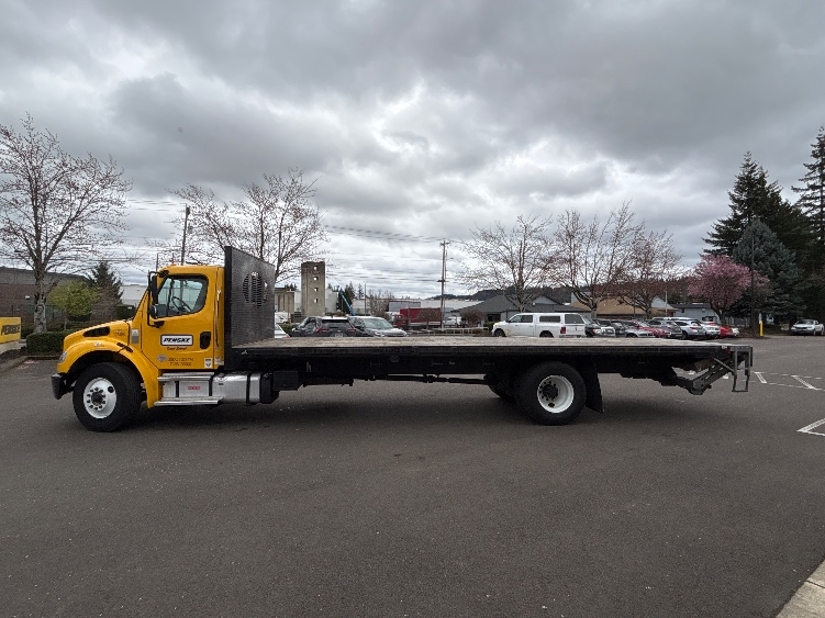 2022 Freightliner M2 106 in Redmond, OR — photo 4