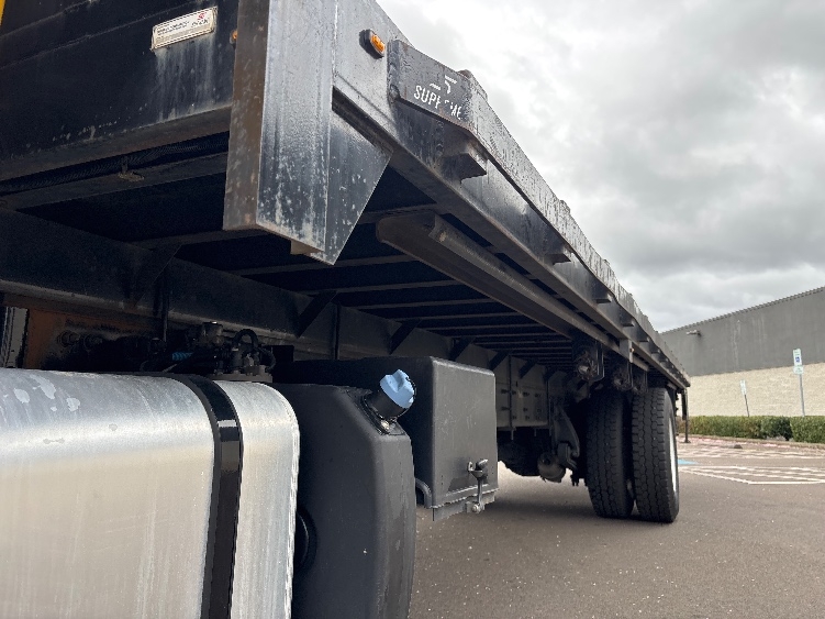 2022 Freightliner M2 106 in Redmond, OR — photo 5