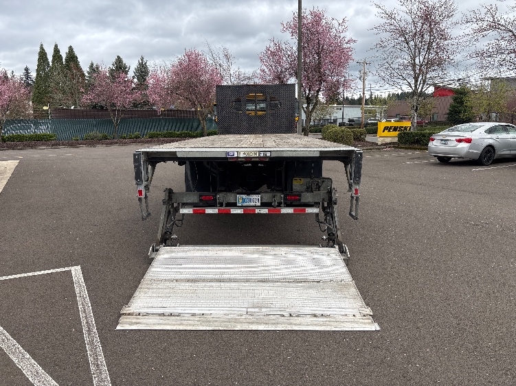 2022 Freightliner M2 106 in Redmond, OR — photo 8