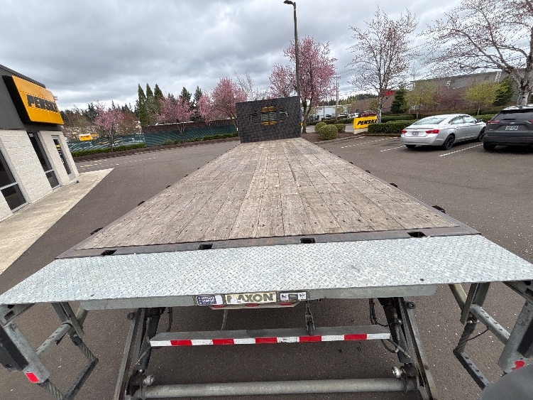 2022 Freightliner M2 106 in Redmond, OR — photo 9