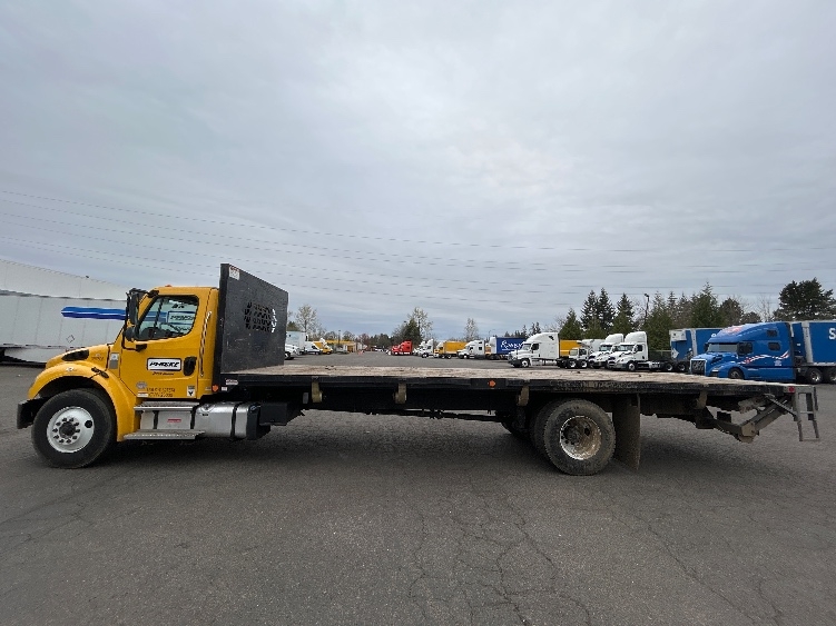 2022 Freightliner M2 106 in Clackamas, OR — photo 4