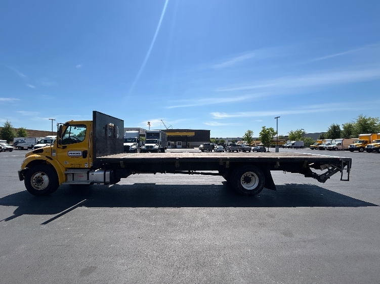 2022 Freightliner eM2 in Sterling, VA — photo 4