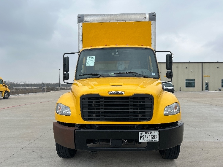 2022 Freightliner M2 106 in Houston, TX — photo 2