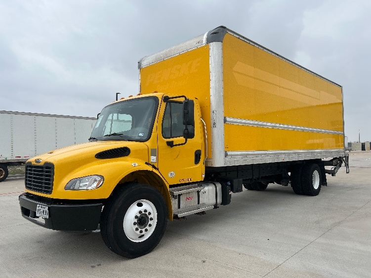 2022 Freightliner M2 106 in Houston, TX — photo 3