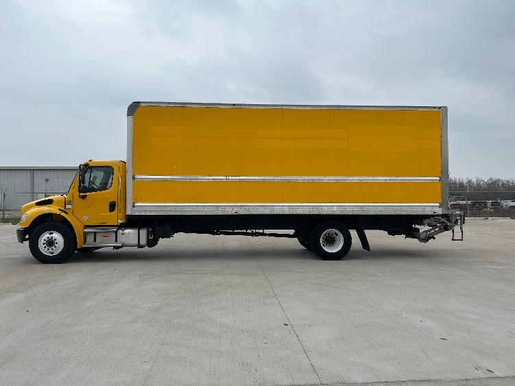 2022 Freightliner M2 106 in Houston, TX — photo 4