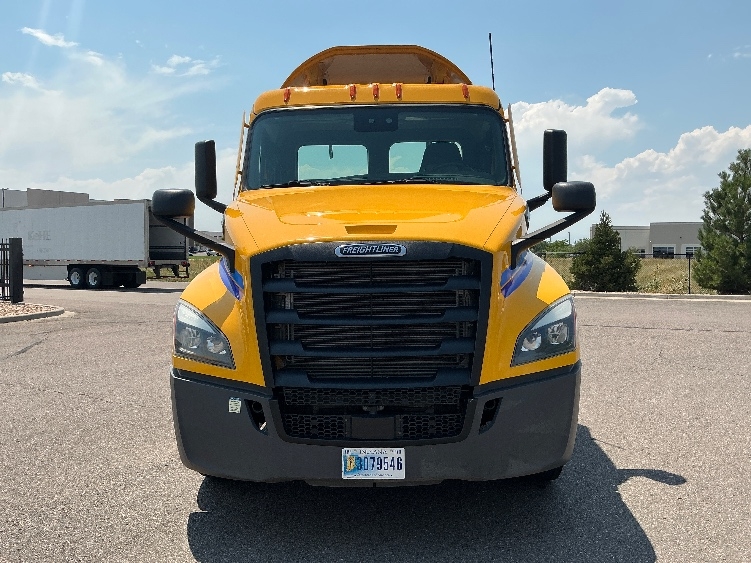 2022 Freightliner Cascadia in Denver, CO — photo 2